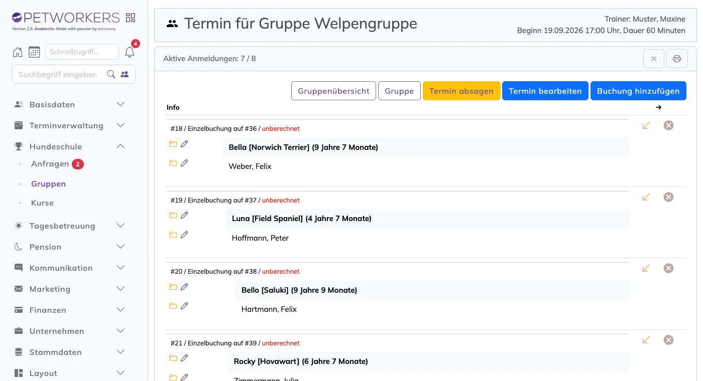 Die Teilnehmerseite eines Gruppentermins mit sieben Anmeldungen und den Knöpfen Termin absagen, Termin bearbeiten und Buchung hinzufügen