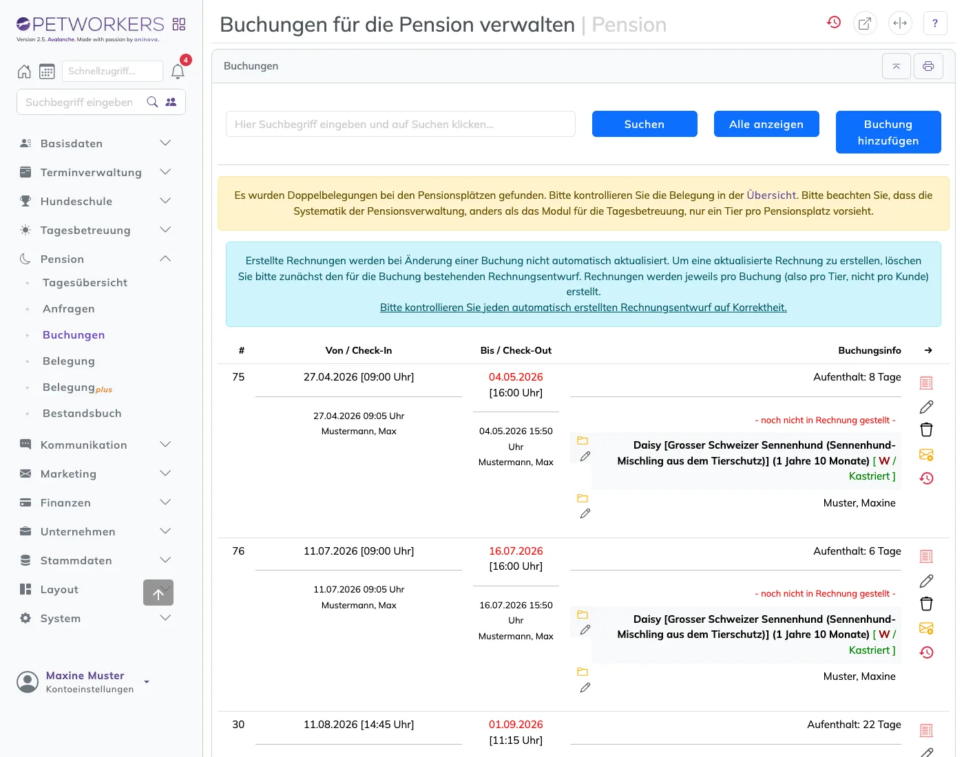 Die Liste der Pensionsbuchungen mit Zeitraum, Check-in, Check-out-Knopf und den Symbolen für Rechnung, Bearbeiten, Löschen, Stornieren und Archivieren