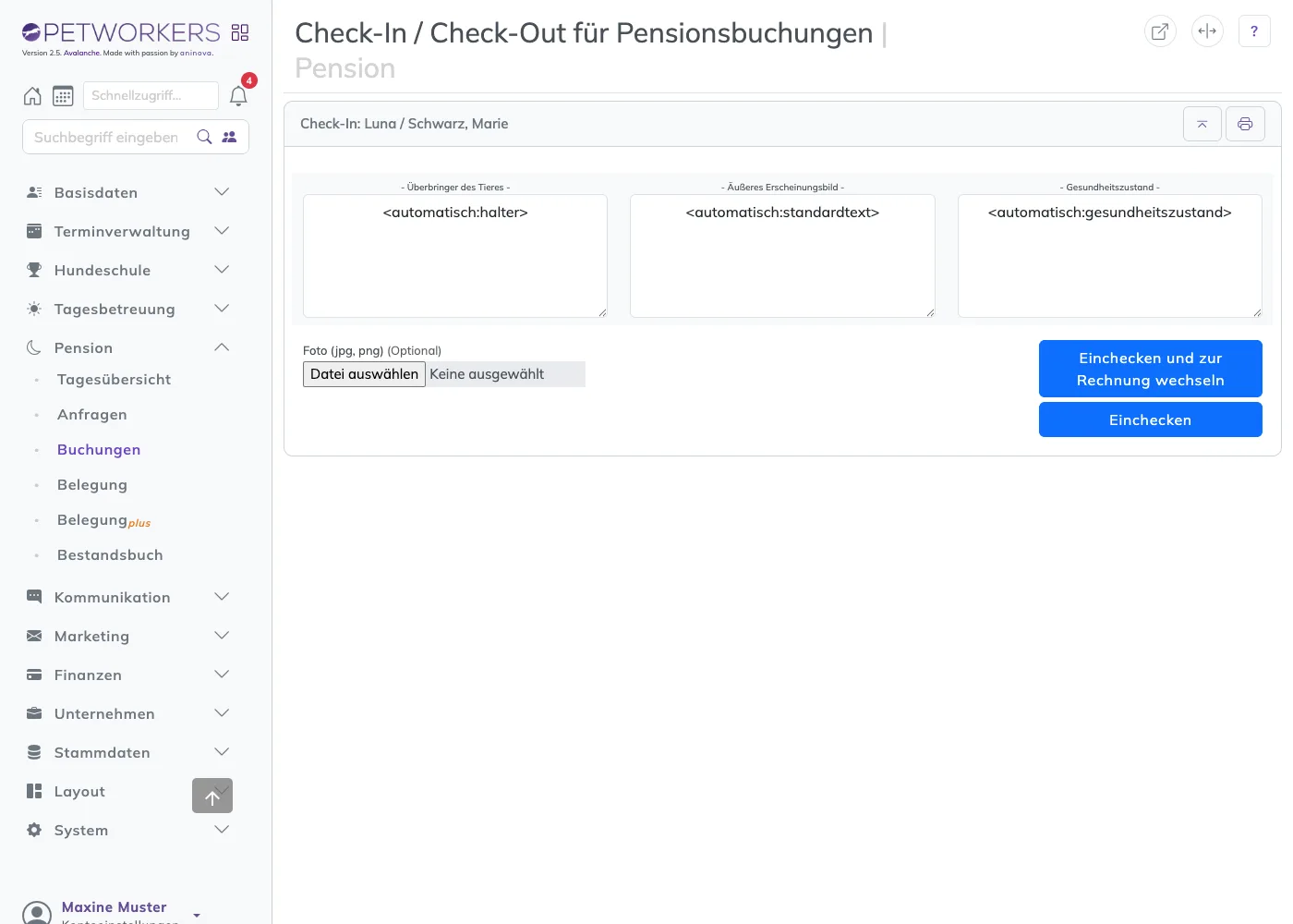 Die Check-in-Seite einer Pensionsbuchung mit drei Protokollfeldern, Foto-Upload und den Knöpfen Einchecken und Einchecken und zur Rechnung wechseln