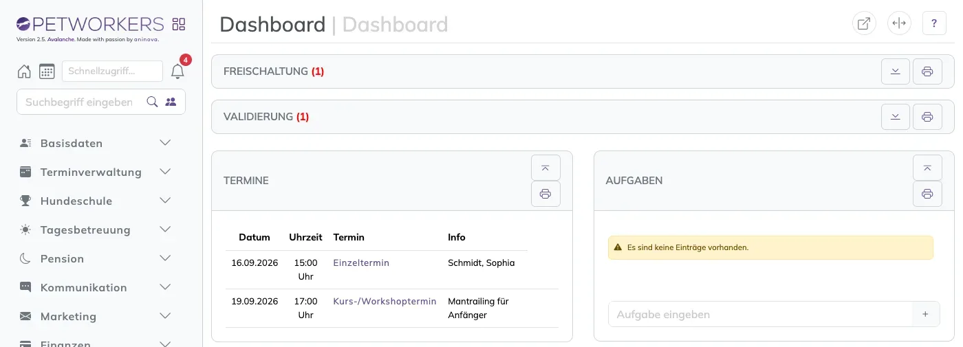 Verwaltungsbereich mit Seitenleiste links und Dashboard rechts