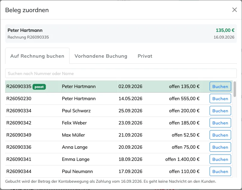 Dialog Beleg zuordnen mit den Reitern Auf Rechnung buchen, Vorhandene Buchung und Privat und einer Liste offener Rechnungen, die passende oben markiert