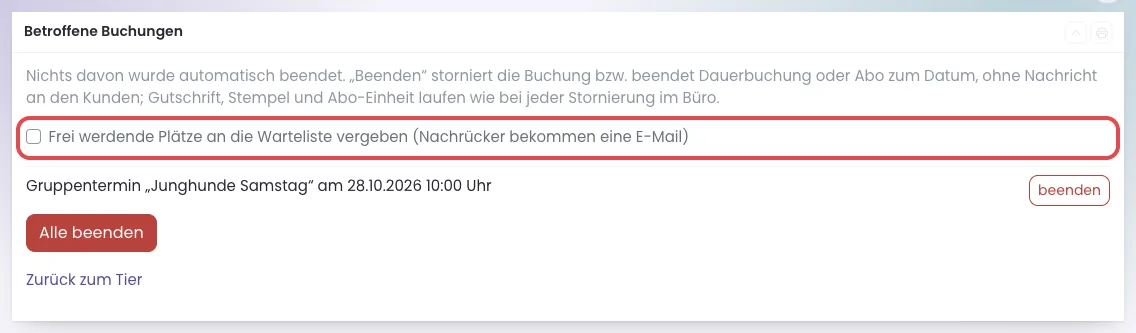 Liste Betroffene Buchungen mit dem rot markierten Haken Frei werdende Plätze an die Warteliste vergeben