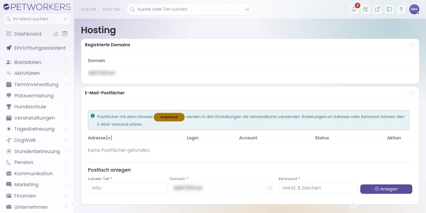 Die Hosting-Seite mit registrierten Domains, der Postfachliste und dem Formular Postfach anlegen