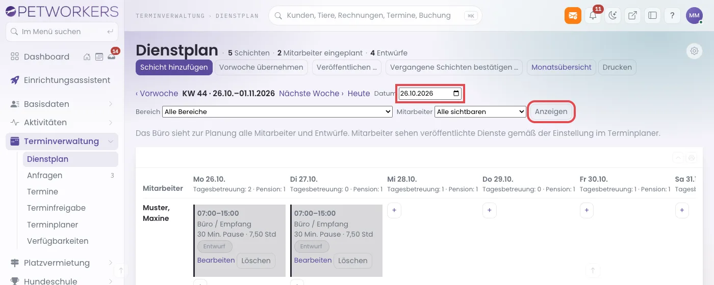 Dienstplan mit Knopfleiste, Wochenwahl, Feld Datum, Auswahl Bereich und Mitarbeiter und dem Knopf Anzeigen